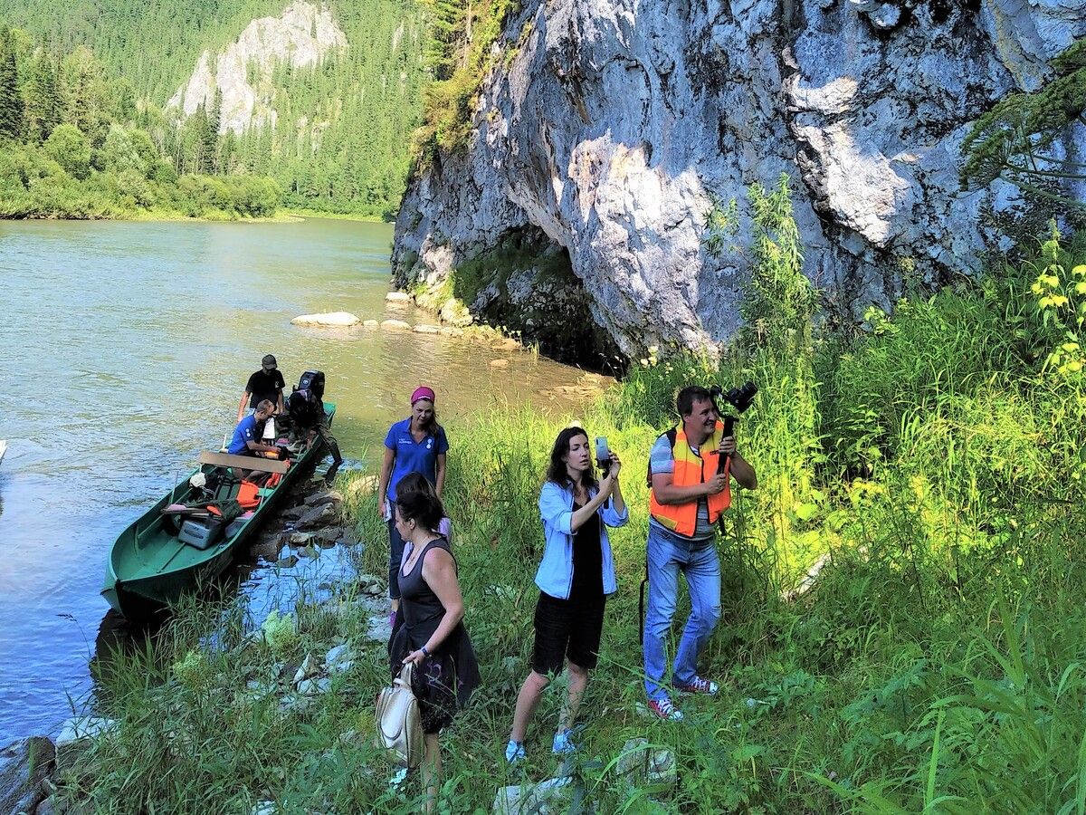 Пещеры и водопады