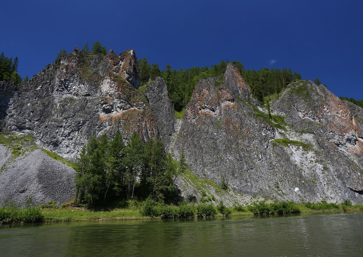 Пещеры и водопады